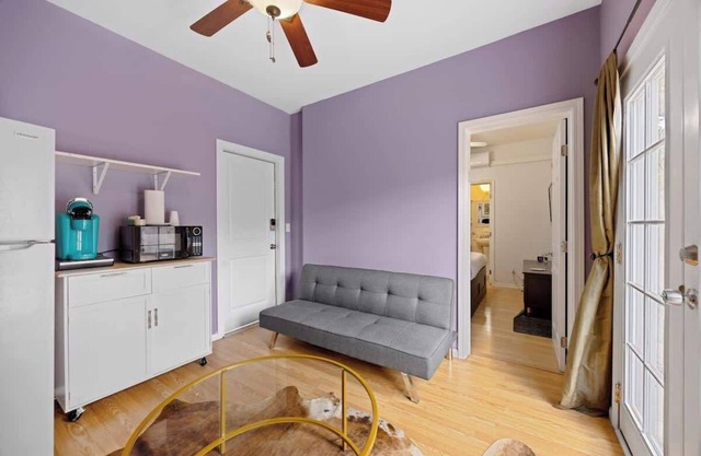 Cozy Backhouse Stay – Sleeps 2 Beverly Hills Adj