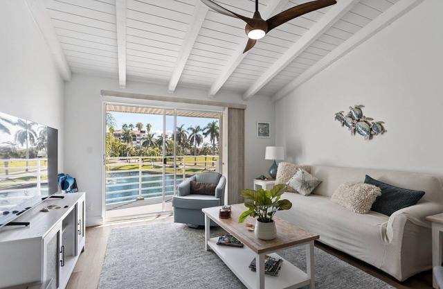 Cozy Beach Bliss | Stylish & Inviting