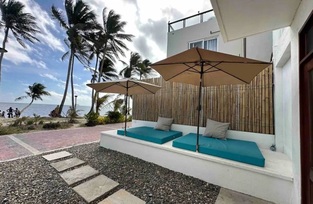 Cozy BEACHFRONT apartment in lovely Bulabog Beach, Boracay with WiFi, AC,NETFLIX