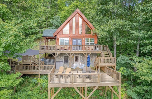 COZY BEAR CABIN - Private, Cozy, Family Friendly, Mountain Views, Pool Table!