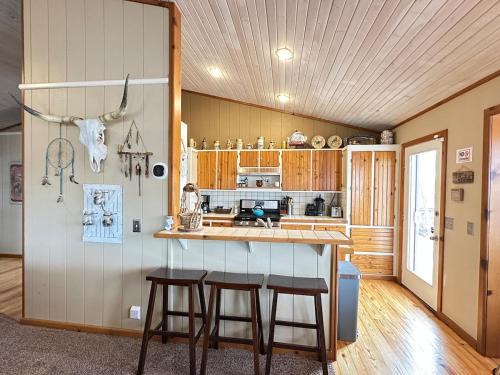 Cozy Beaver Lake Getaway