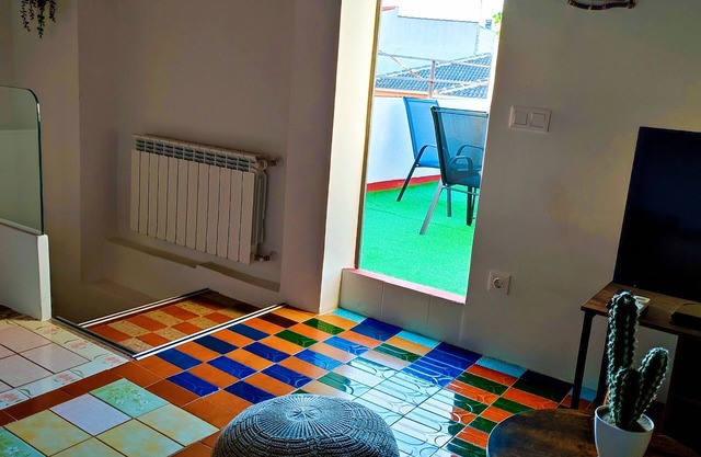 Cozy, bright, terrace-solarium, rustic living room. Very close to Madrid.