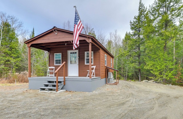 Cozy Brownville Cabin: 2 Mi to Schoodic Lake!
