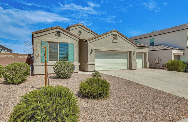 Cozy Buckeye Home w/Patio & Fire Pit!