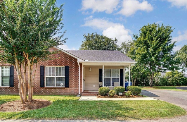 Cozy Bungalow in Wingate w Patio, Grill, Firepit - Easy Access To Bypass & Monroe! 20% Off Aug Stays