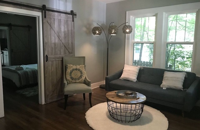 Cozy Bungalow near Duke & Dining, Walkable Area