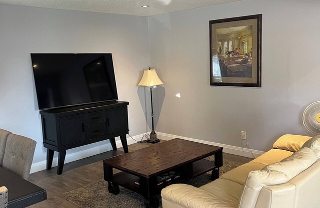 Cozy & Clean upper unit