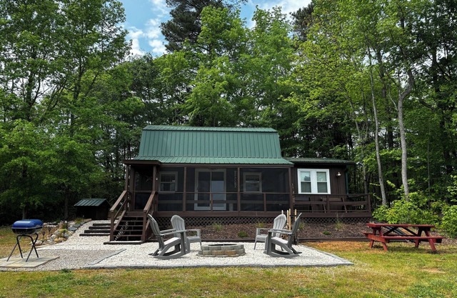 Cozy cabin on 16.5 acres with a stocked fishing pond. Close to Charlotte.