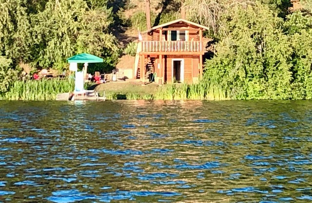Cozy Cabin on Jump Off Joe Lake w/Private Dock & Mt. Views- Rustic Ruby Retreat