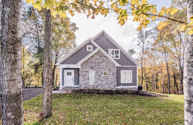 Cozy Cabin Retreat-WKU-Corvette Plant-Work Travel-Mammoth Cave-Travel Sports