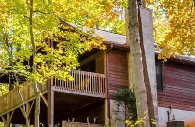 Cozy cabin w/hot tub access to Mtn to Sea trail
