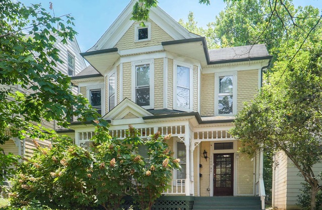 Cozy & Charming Frankfort Ave Apartment Hideaway