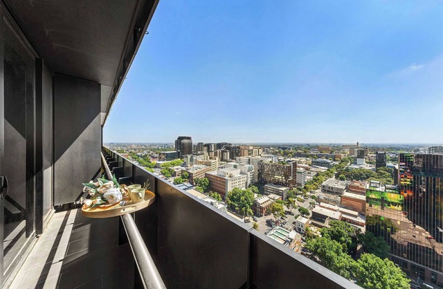 Cozy & Chic 2BR Apt Walk to Melbourne Central