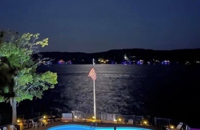 Cozy, clean lake front condo