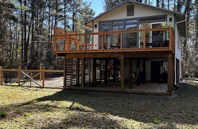 Cozy coastal oasis w/wooded views and wrap around deck. Close to Dauphin Island