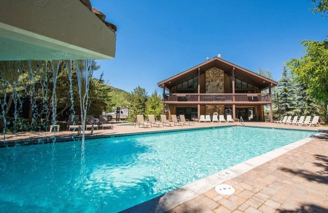 Cozy Condo at Canyons Village Park City Resort, 2 BR + Loft