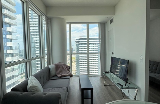Cozy Condo in Downtown Vaughan