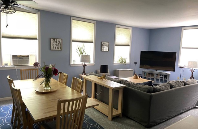 Cozy Condo in Heart of White Mtns! Near Loon/Cannon/Ice Castles. Walk to Dinner!