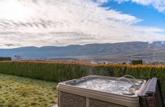 Cozy Cottage-breathtaking views w/hot tub
