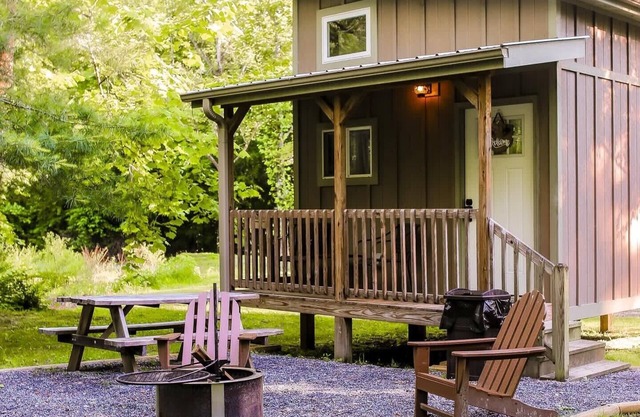 Cozy Cottage in the heart of the Green River Gamelands! Private outdoor firepit!