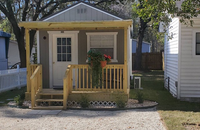 Cozy cottage in enjoyable Murrells Inlet with WiFi, AC