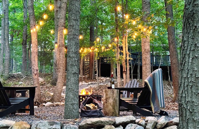 Cozy & Curated w Fire Pit, Fireplace & Fast WiFi