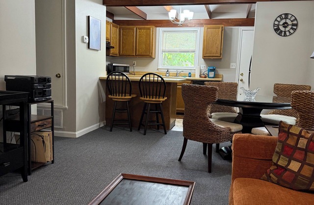 Cozy, Cute, Superb 2-bedroom house Centrally located in Piedmont