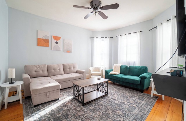 Cozy Davis SQ 4BDs/Free Parking/7 Min to Harvard & MIT/5 Min Walk-Train Station