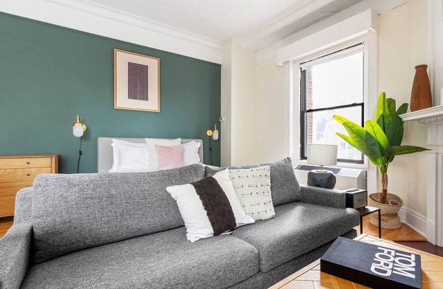 Cozy Downtown Studio w/W/D, Doorman, nr. Boston Common. by Blueground