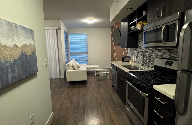 Cozy DTLA 1BR-1BA Near Crypto Arena - 2 min walk