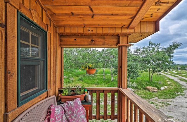 Cozy Duck Lake Cabin Near Glacier Nat’l Park!