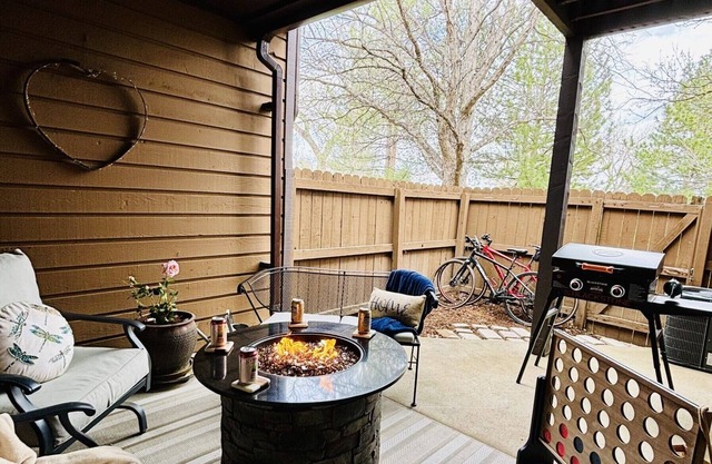 Cozy-Elegant Condo in N. Boulder, by the amazing FlatIrons, Long Term stays.
