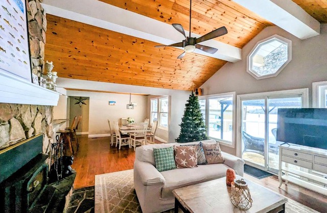 Cozy Escape, Kawarthas Cottage With Sauna