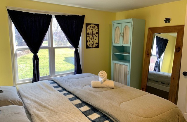 Cozy Family Cottage Just 3 Minutes from the Beach – Sleeps 7