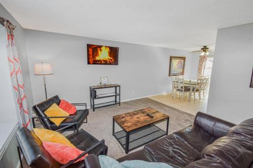 Cozy Family Home with Large Yard near Quincy reservoir