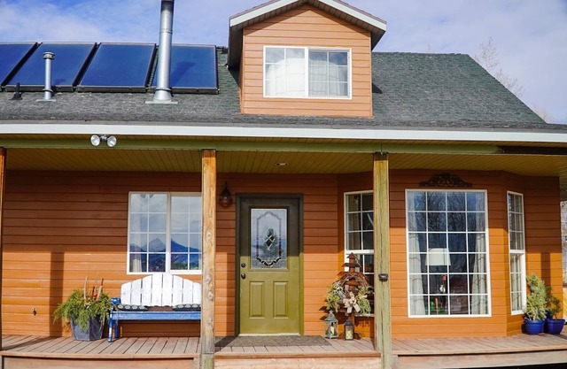 Cozy Farmhouse Inn located off I-70 in the beautiful Sevier Valley