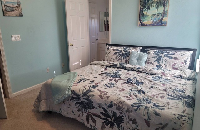 Cozy Furnished Bedroom with Private Bath in Prime Location house
