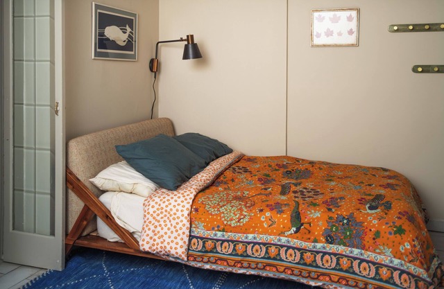 Cozy Garden Apartment in Pre War Row House with gym