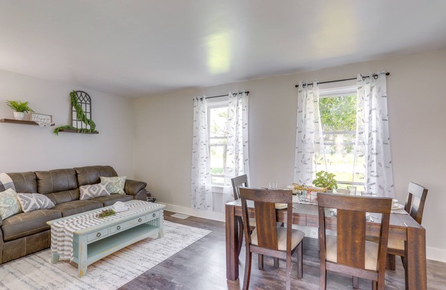 Cozy Greenwich Vacation Rental w/Fire Pit