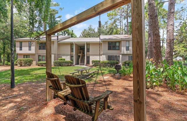 Cozy Ground Floor Condo, gated w/pool, fitness, tennis, 2 bikes/Pet-Friendly!