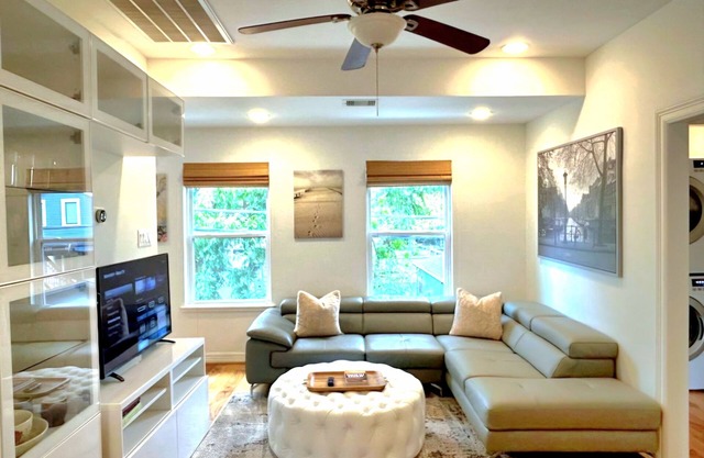 Cozy Heights Home 🌅🌄(Fenced, Yard, Garage)