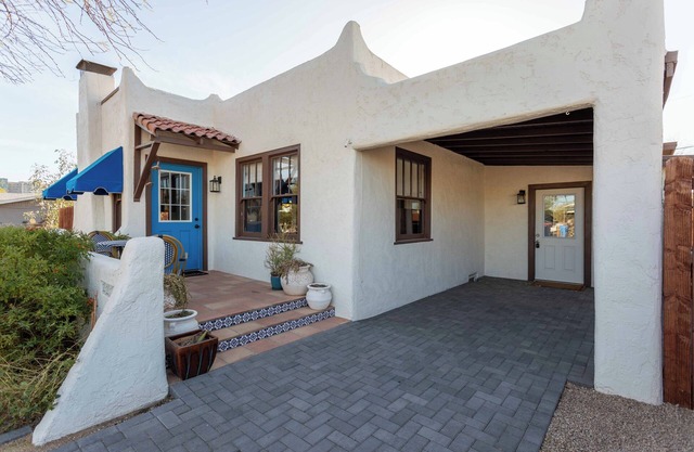 Cozy historic home centrally located. Pet friendly! Beautiful outdoor fireplace.