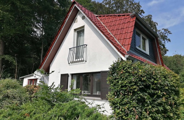 Cozy holiday home close to the Baltic Sea at the nature reserve for up to 4 people