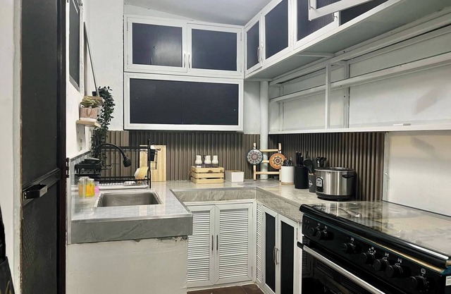 Cozy Holiday Home in San Pablo City for Groups of 8-10