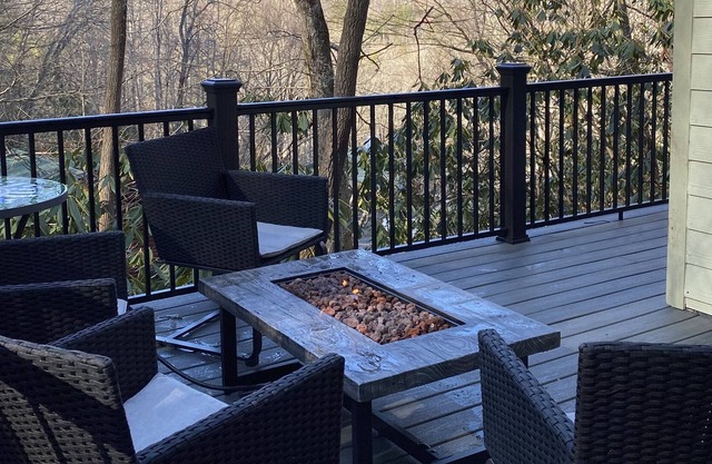 Cozy Home Between Boone and Banner Elk Skiing / Tubing / Hiking / App State