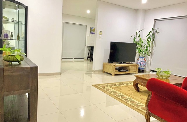 Cozy home in Bankstown｜4 Br house/Shopping/Station
