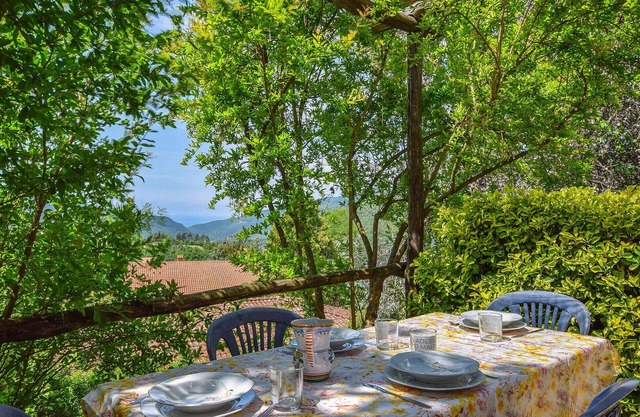 Cozy home in Deiva Marina with WiFi