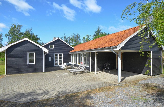 Cozy home in Ebeltoft with sauna