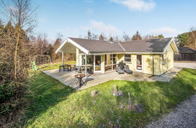 Cozy home in Ebeltoft with sauna