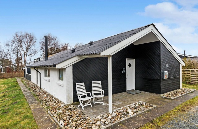 Cozy home in Ebeltoft with WiFi